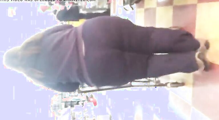 Huge pawg white butt.