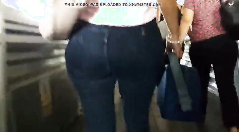 HUGE BUTT IN JEANS EBONY