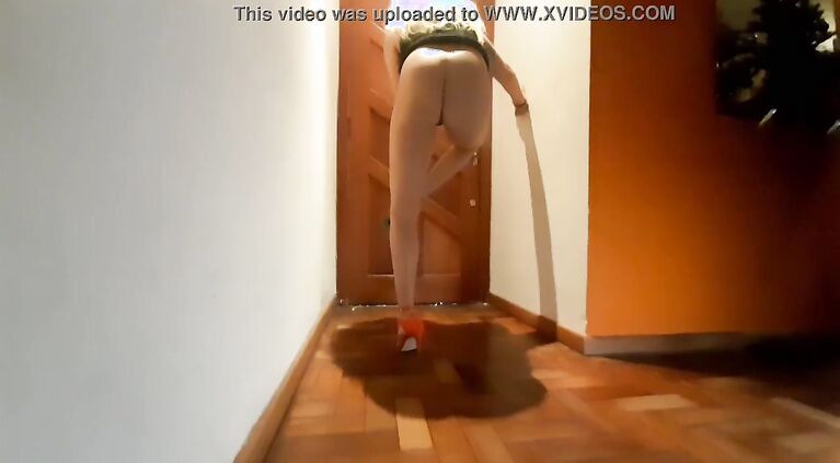 Dani pissing