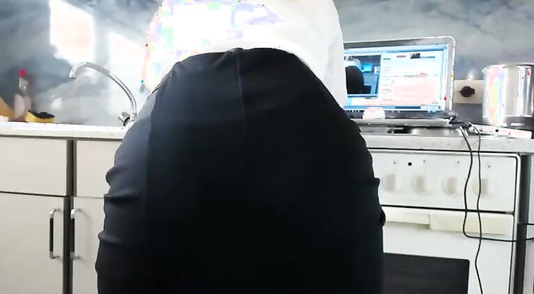 slut sexydea fingering herself on live webcam